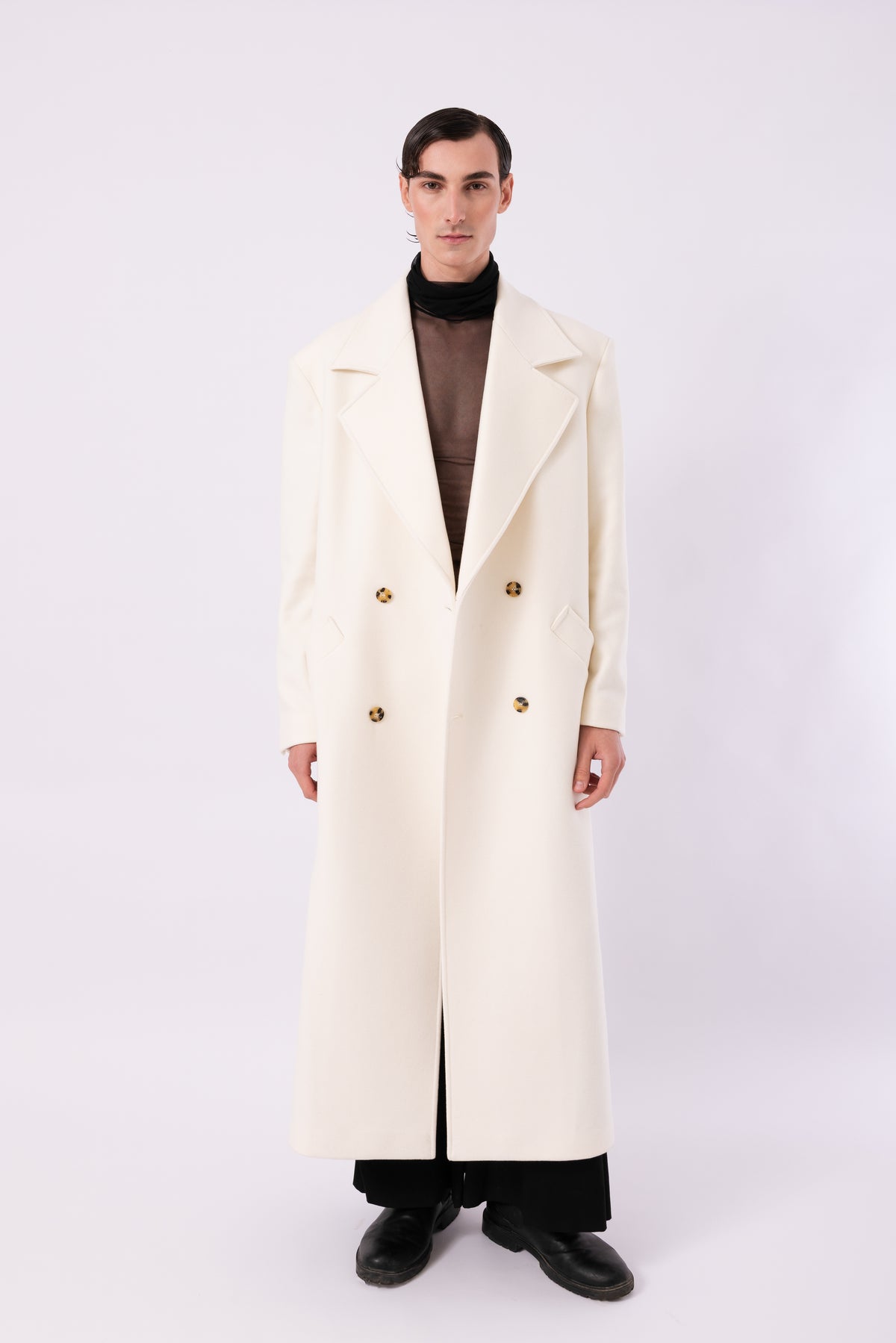 Cappotto oversize avorio dettaglio lana premium italiana