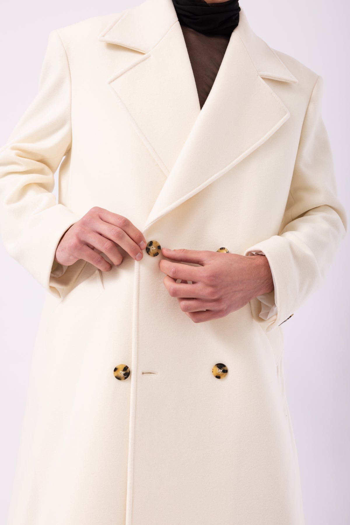 Cappotto oversize avorio styling look elegante