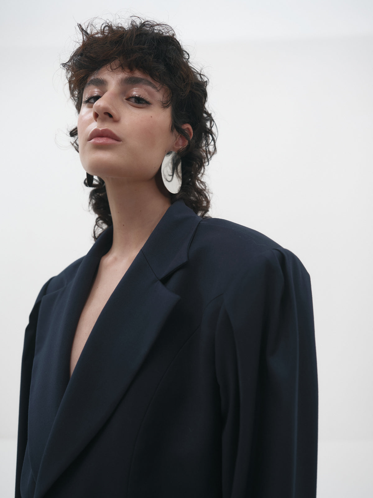 Giacca cropped blu dettaglio taglio corto contemporaneo #Color_Blu notte