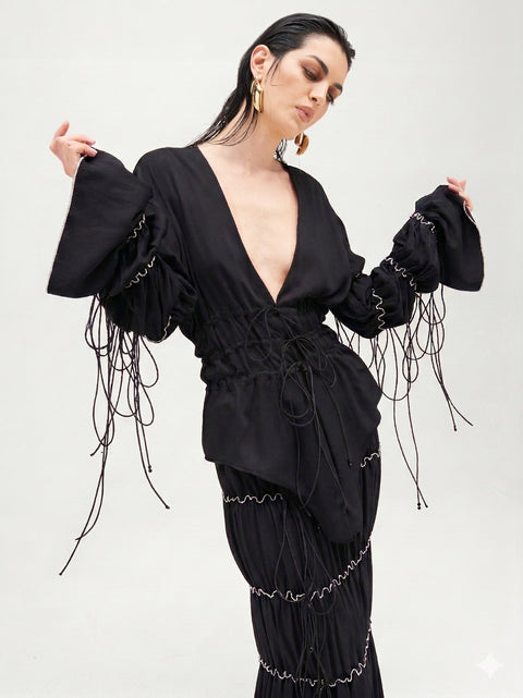 BLUSA CON STRINGHE NERA