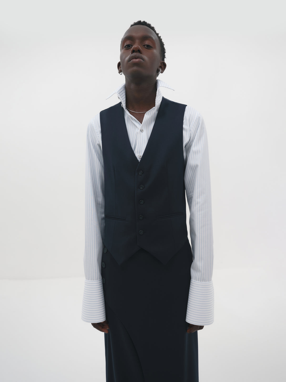 Gilet blu dettaglio vestibilità oversize design contemporaneo #Colore_Blu notte